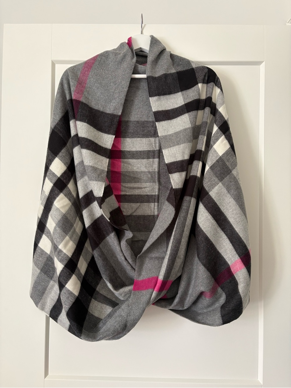 FRAAS Cashmink Gray Plaid Shawl/Scarf with Hot Pink Accents -Excellent Condition